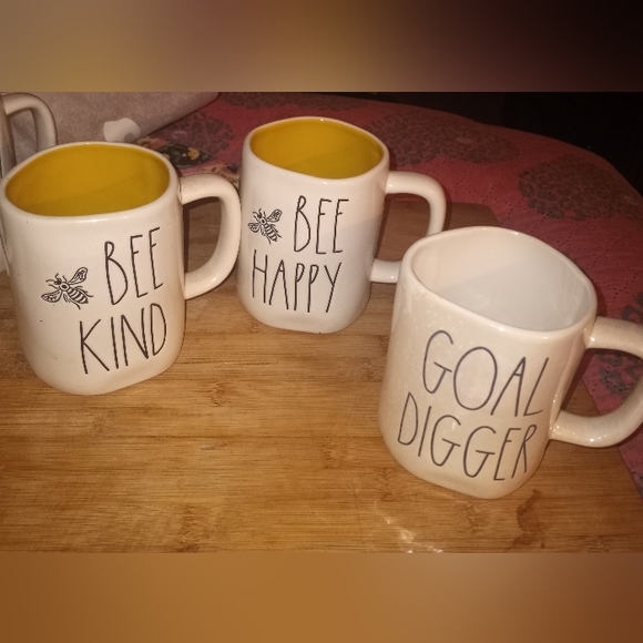 Bundle Rae Dunn mugs - Picture 2 of 3